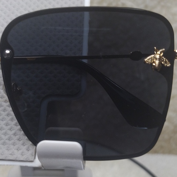 NWOT Wanna 🐝 Seen sunglasses - Picture 3 of 10